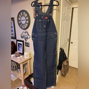 BRAND NEW NEVER WORN MENS DICKIE JEAN OVERALLS 34x32